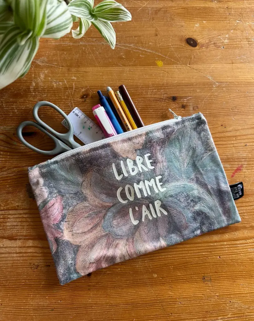 Pochette upcyclée phosphorescente - Libre comme l'air