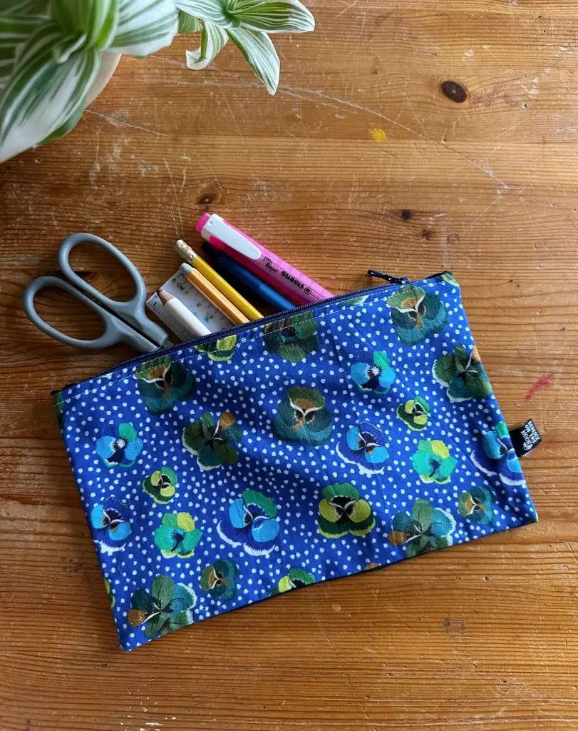 Pochette multiusage - fleurs bleues
