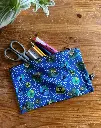 Pochette multiusage - fleurs bleues