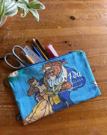 Pochette upcyclée phosphorescente - La belle & la bête