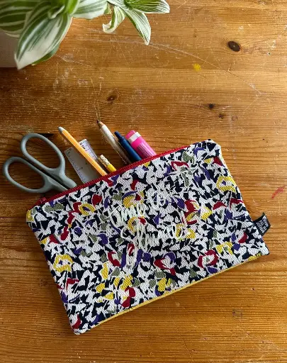 Pochette upcyclée phosphorescente - Pop'couleurs